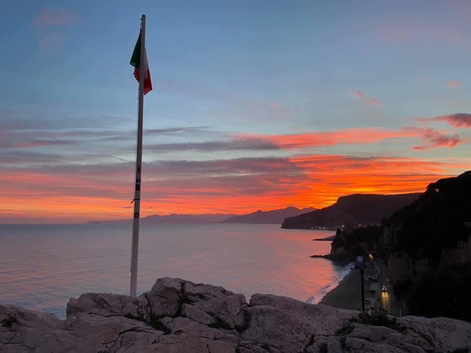 Hotel Riz Finale Ligure Exteriör bild