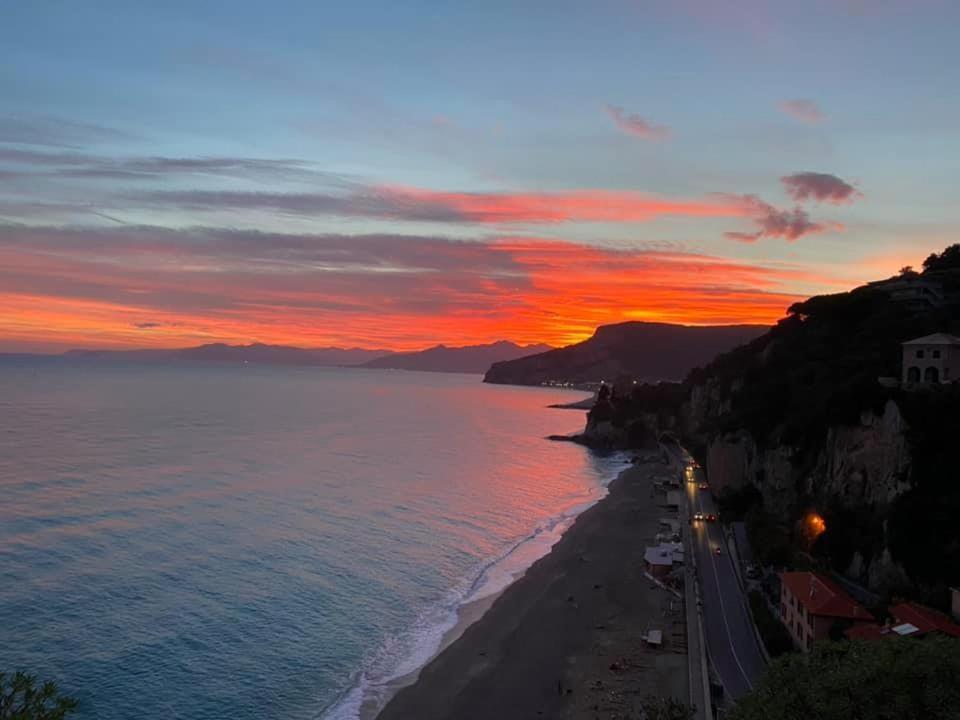 Hotel Riz Finale Ligure Exteriör bild