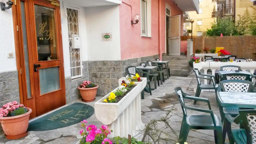 Hotel Riz Finale Ligure Exteriör bild